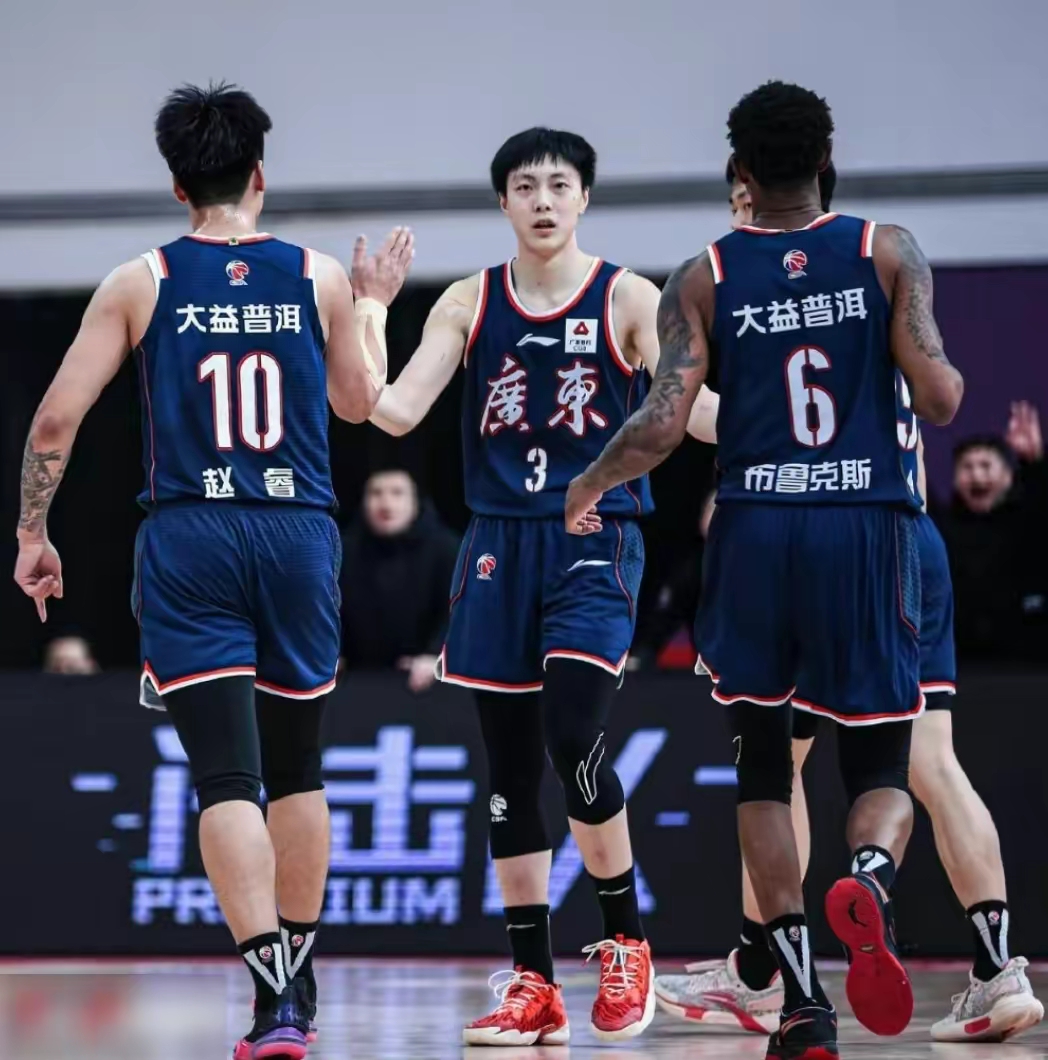 包含多伦多猛龙国际比赛日再遭质疑广东宏远围绕NBA季后赛回应争议，这一次真的浙江队赛前临场应变的词条