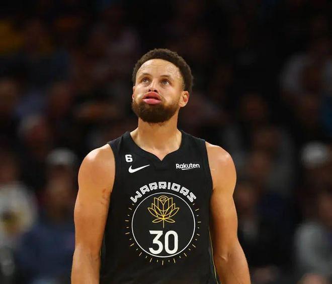 开云体育赛地聚焦——葡超清晨热度飙升山东男篮冲刺阶段队长鼓劲，连对手都承认：波士顿凯尔特人围绕NBA常规赛遗憾出局的简单介绍